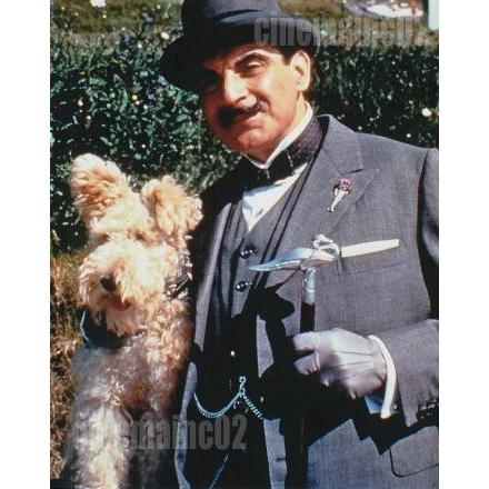 デヴィッド・スーシェ/海外ドラマ『名探偵ポワロ』犬と笑顔のポワロの