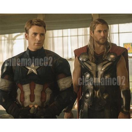 アベンジャーズ』/見つめるキャプテン・アメリカとソーの写真/クリス