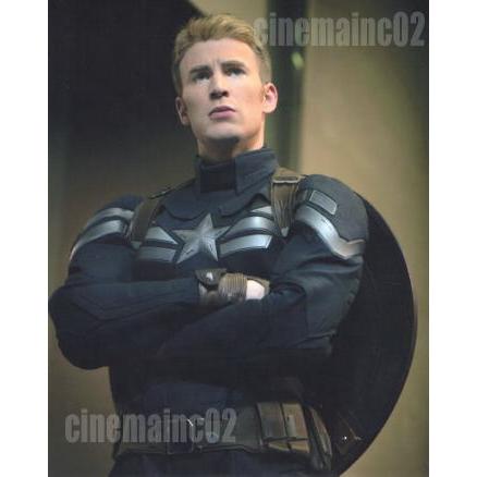 クリス・エヴァンス/『キャプテン・アメリカ』腕を組むキャップの写真