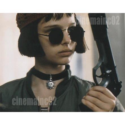 ナタリー・ポートマン/『レオン』ベレッタM92Fを持つマチルダの写真