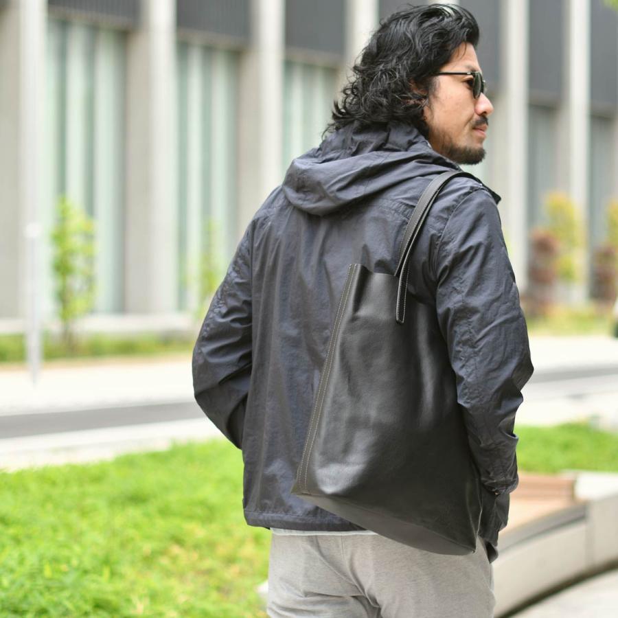 Daniel&Bob【ダニエルアンドボブ】トートバッグ Vertical tote ALEX U571.31 99 シュリンクレザー ブラックの画像