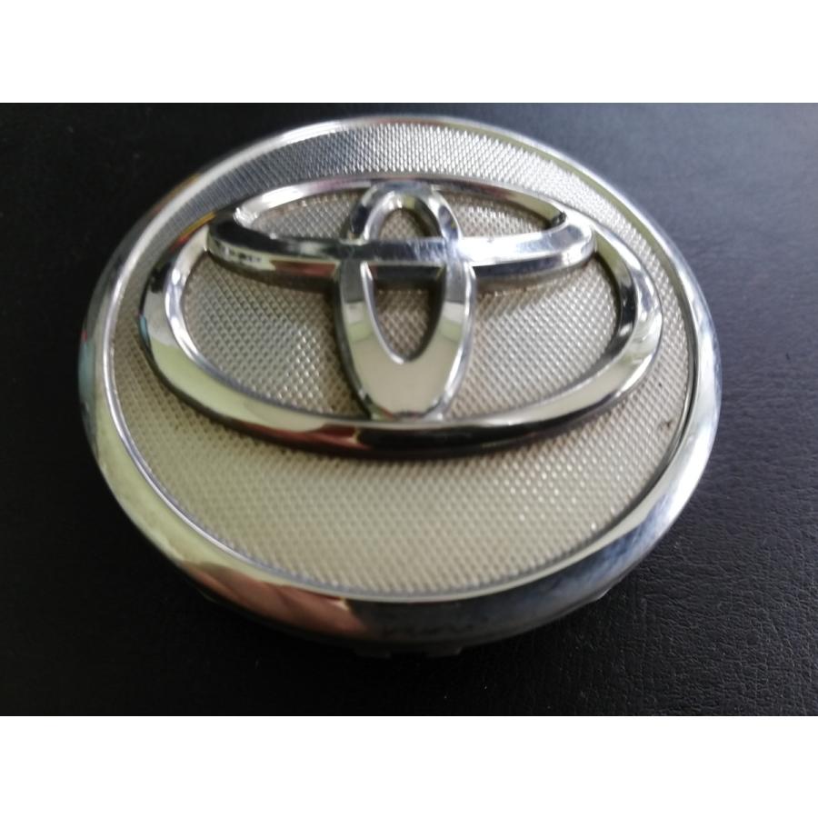 トヨタ　ホイールキャップ 正規品】 トヨタ純正部品 80系 エスクァイア センターキャップ
