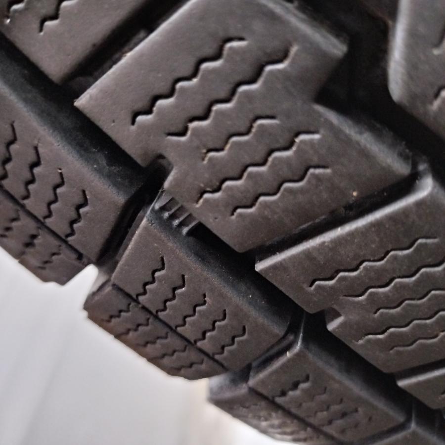 タイヤ・ホイール DUNLOP LT03 205/70R17.5 115/113L LT ◇配送先指定あり◇ ＜トラック用！ スタッドレス 1本＞ 205/70R17.5