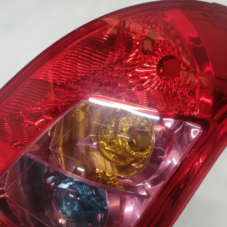 ◇本州・四国は送料無料◇ スズキ スイフト ZC71S テールランプ 右