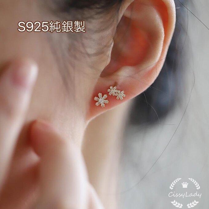 Sv925純銀製 ゴールド 左右違う フラワー お花 ミニピアス イヤリング