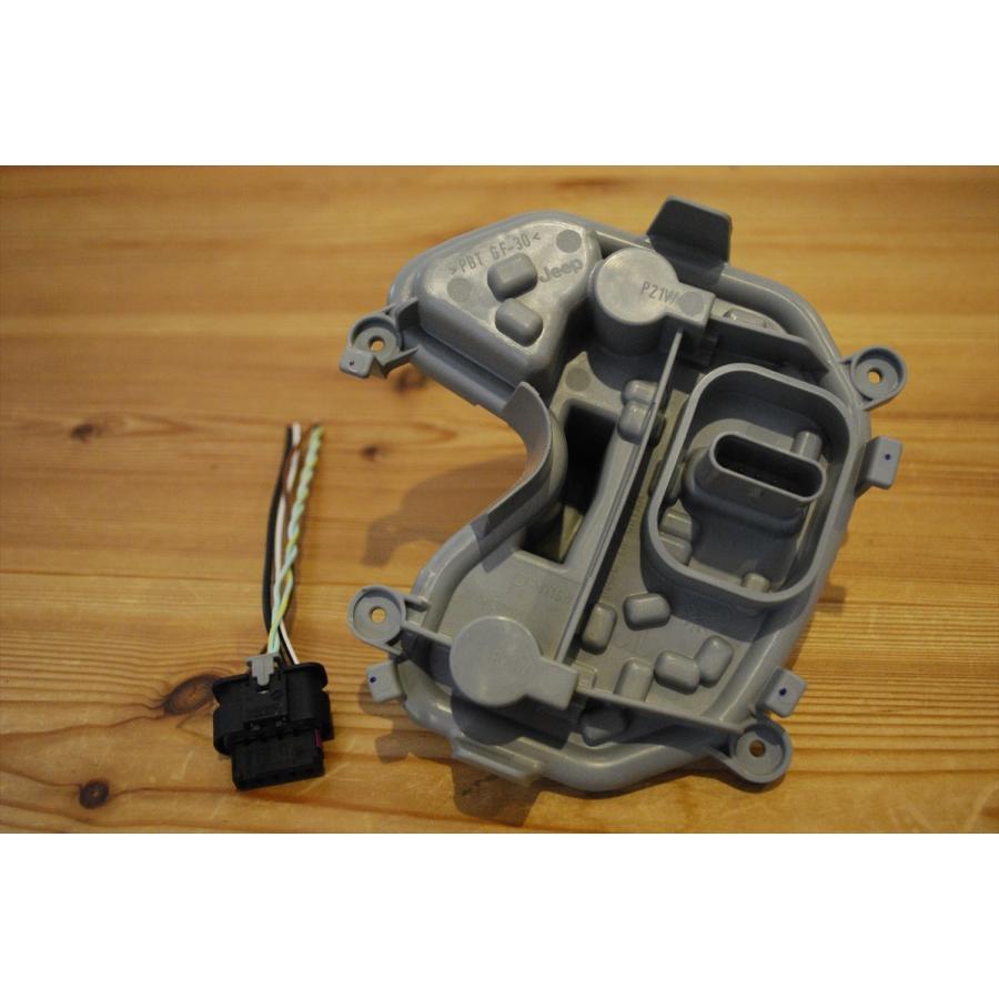 テールランプソケット 右 社外品 コネクター付 Jeep BUレネゲード 15