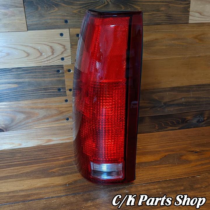 エスカレード純正左テールランプ エスカレード純正左テールランプ