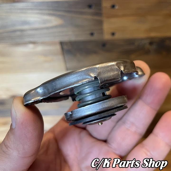 ラジエターキャップ MOTORAD 16PSI C1500 K1500 サバーバン タホ K5