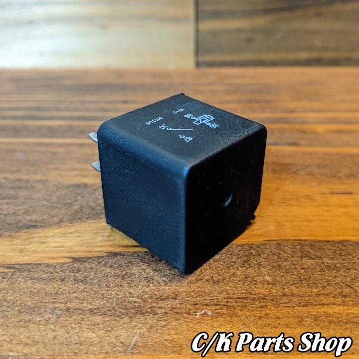 A/Cコンプレッサーリレー 四角 4PIN STANDARD C1500 K1500 サバーバン