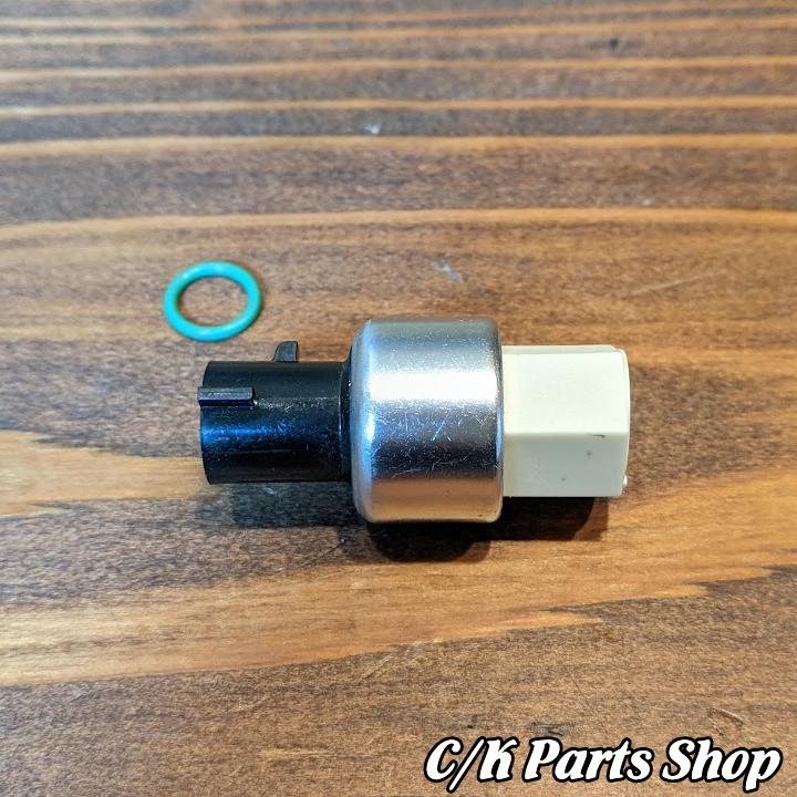 A/Cプレッシャースイッチ 89-93年 低圧 R12用 アキュムレーター