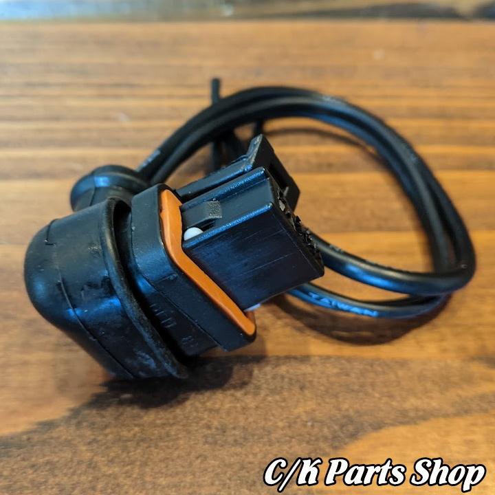 オルタネーターコネクター GM各車 C1500 K1500 サバーバン ブレイザー