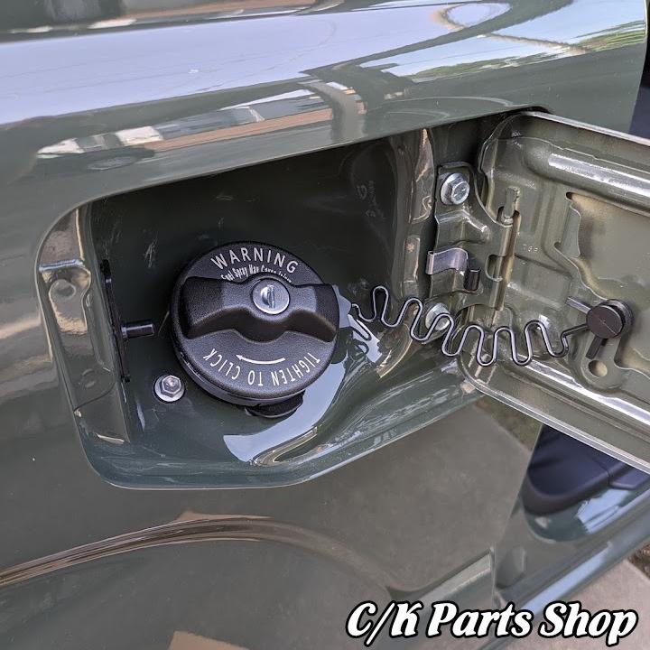 ガスキャップ キー付き ブラック テザー JB64/JB74 ジムニー ガスキャップ キー付き ブラック テザー JB64/JB74 ジムニー