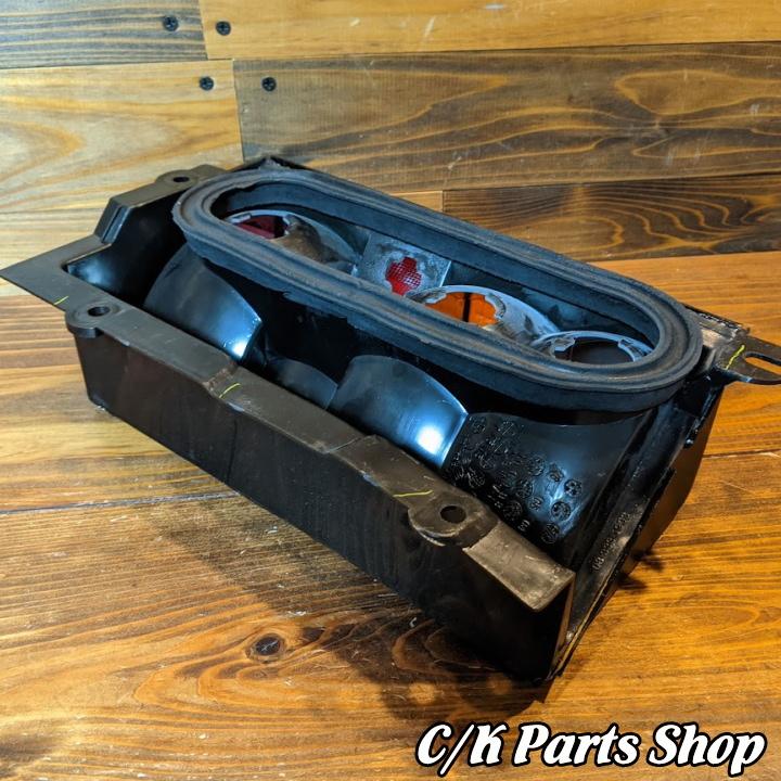 テールランプ 左 US仕様 レッド＆アンバー 84-96年 7MX XJチェロキー