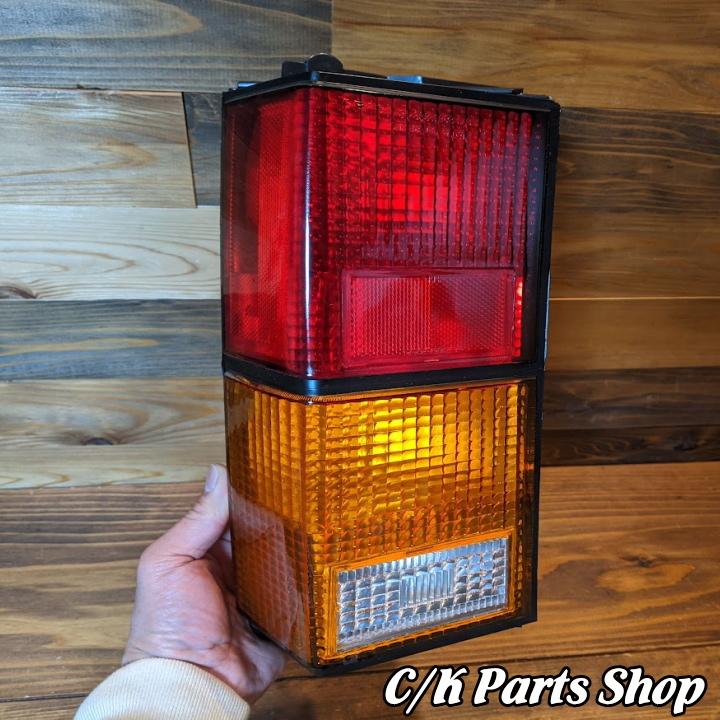 テールランプ 左 US仕様 レッド＆アンバー 84-96年 7MX XJチェロキー
