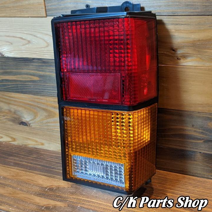 テールランプ 右 US仕様 レッド＆アンバー 84-96年 7MX XJチェロキー