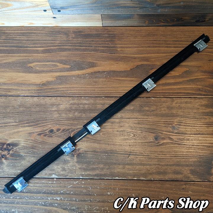 水切りモール リア左 アウター 社外品 84-96年 XJチェロキー 7MX 前期