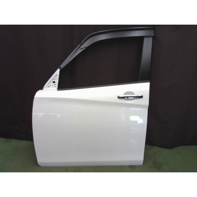 フロント左ドア ランディ 5AA-SGC27 フロント 左 ドア 2.0X 8人 QAB M2H3K 68002-52Z00