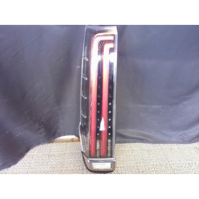 NOAH ノア DBA-ZRR80W 左テールランプ SI ダブルバイビー2 8人 070 28