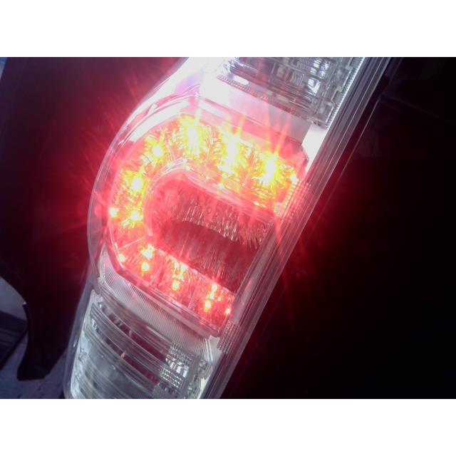 ヴォクシー DBA-ZRR70W 左テールランプ ZS 7人 202 28-220 81561-28570
