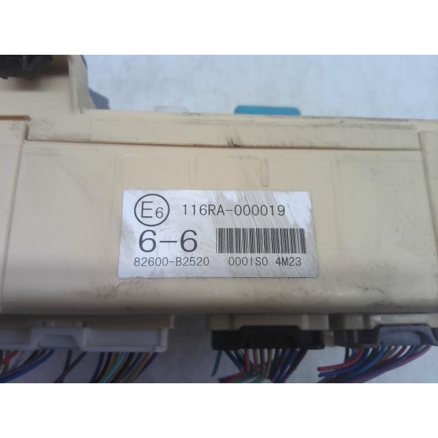 ウェイク DBA-LA700S ヒューズ ボックス G X07 116RA-000019 82600