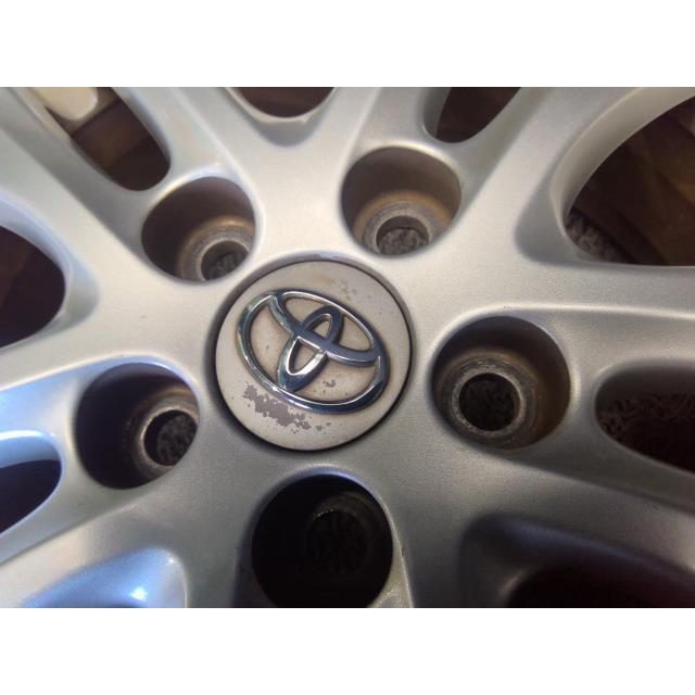 自動車 TOYOTA純正 ノア ヴォクシー ZRR70 42611-28790 タイヤホイール