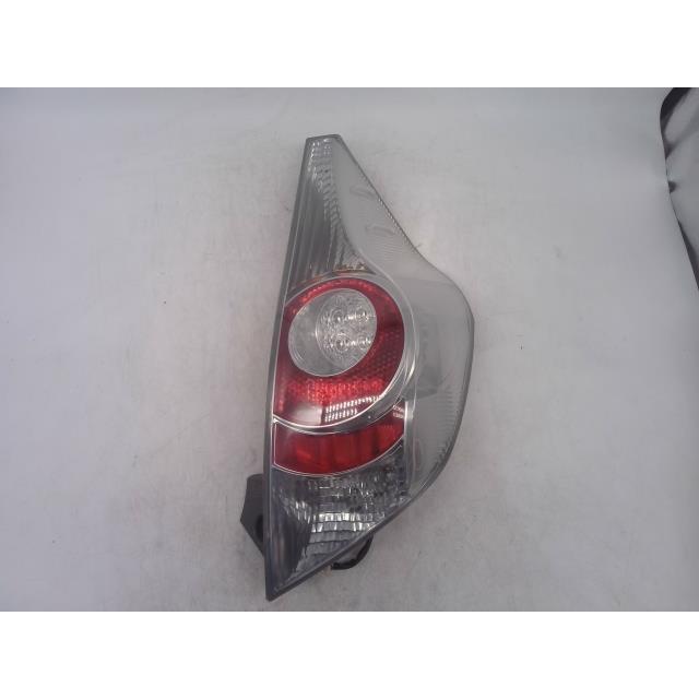 トヨタ アクア NHP10 テールランプ（右側） トヨタ 純正 アクア 《 NHP10 》 右テールランプ 81551-52D31 P30500