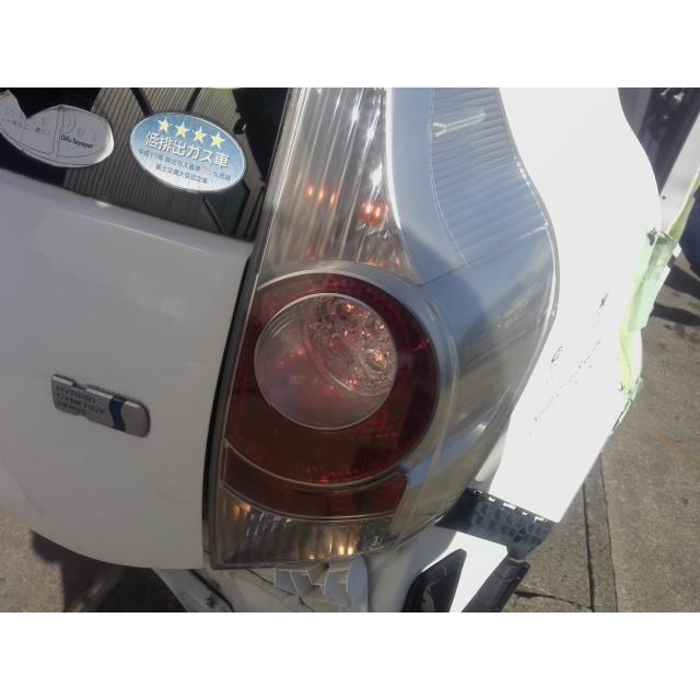 アクア DAA-NHP10 右テールランプ S 040 52-252 81550-52A83 81550
