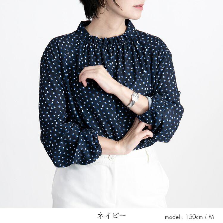 【送料無料】 ギャザー衿ブラウス M L 洗える 長袖 レディース トップス ブラウス プリント 幾何柄 大人 とろみ きちんと感 きれいめ |  | 11