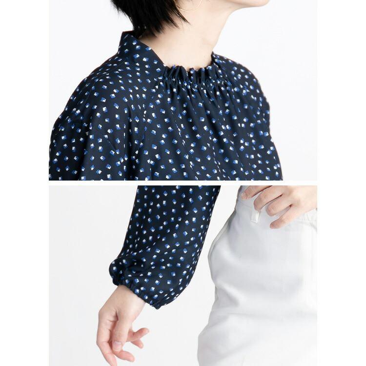 【送料無料】 ギャザー衿ブラウス M L 洗える 長袖 レディース トップス ブラウス プリント 幾何柄 大人 とろみ きちんと感 きれいめ |  | 13