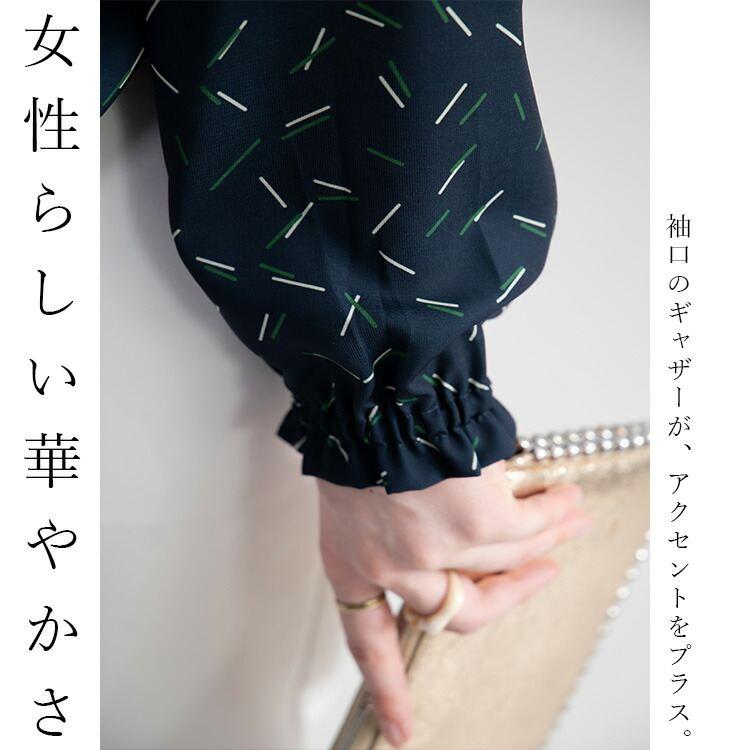 【送料無料】 総柄プリントブラウス 3色 M L 長袖 洗える レディース トップス ブラウス シワになりにくい アイロン不要 袖口ギャザー 幾何柄 体型カバー |  | 04