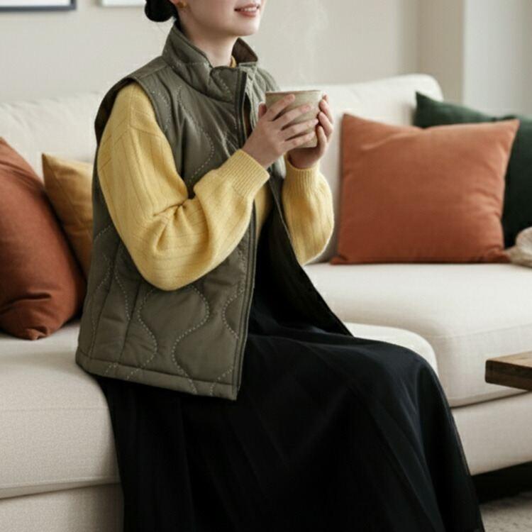 【新作】【送料無料】 刺繍キルティングベスト 3色 M-LL 中綿 軽量 レディース トップス アウター ベスト キルト 裏配色 配色ステッチ デザインステッチ 波柄 |  | 09