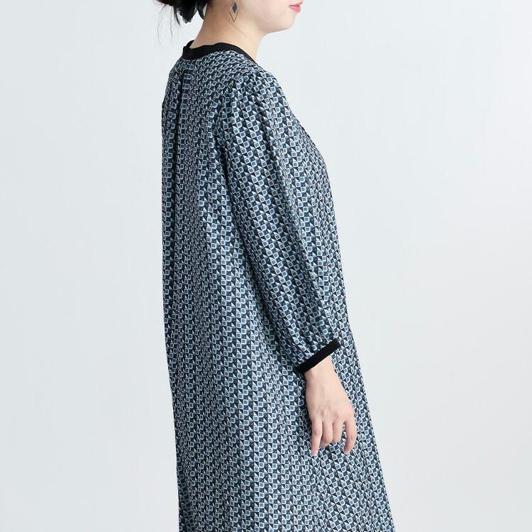 【送料無料】 幾何柄ピンタックワンピース 3色 M-L 洗える 八分袖 レディース トップス ワンピース Aライン ラウンドネック 総柄 幾何学 ピンタック 春秋 |  | 12