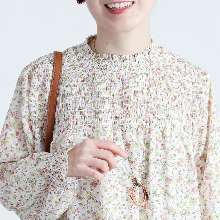 【新作】【送料無料】 小花柄シャーリングブラウス 2色 M L 洗える 長袖 レディース トップス ブラウス チュニック スタンドカラー フリル衿 とろみ素材 楽ちん |  | 06