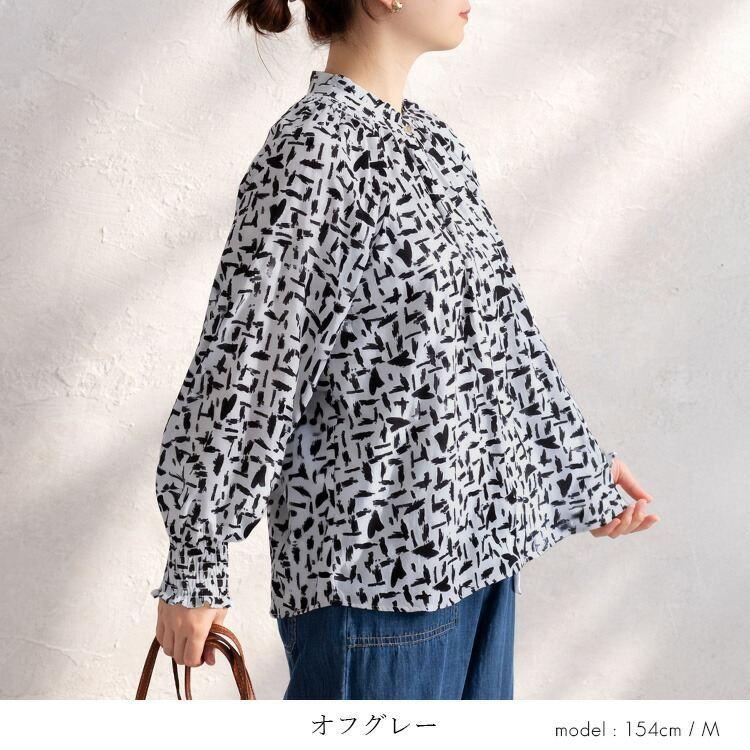 【新作】【送料無料】 モダン柄シャーリングブラウス 3色 M L 洗える 長袖 レディース トップス ブラウス チュニック スタンドカラー フリル衿 とろみ素材 |  | 04