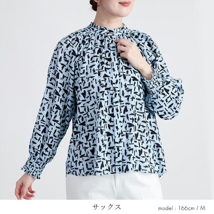 【新作】【送料無料】 モダン柄シャーリングブラウス 3色 M L 洗える 長袖 レディース トップス ブラウス チュニック スタンドカラー フリル衿 とろみ素材 |  | 07