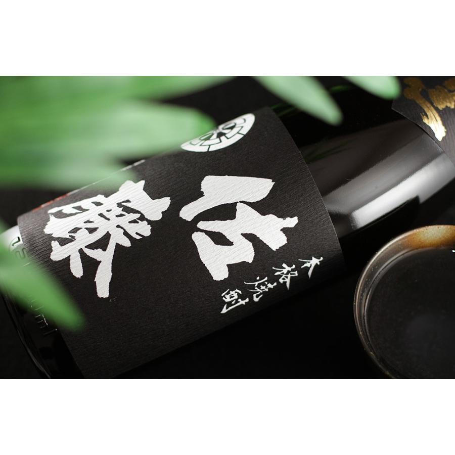 Amazon.co.jp: 佐藤黒麹 芋 25度 1800ml : 食品・飲料・お酒 森伊蔵