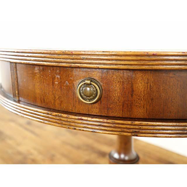 イギリスアンティーク ワインテーブル マホガニー材 ヴィンテージ サイドテーブル 英国のアンティーク家具、マホガニー材の杢目が美しいサイドテーブル(q