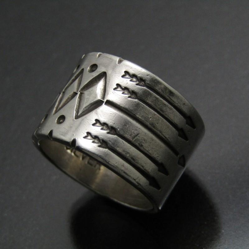 マイクバードロメロ コインシルバー バングル San Juanプエブロ Mike