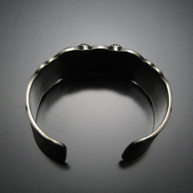 良品 Delbert Gordon ナバホ族 バングル レッドマウンテン デル 良品 Delbert Gordon ナバホ族 バングル レッドマウンテン デル