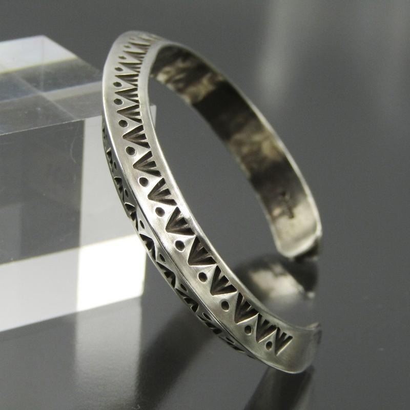 美品 Herman Smith ナバホ族 バングル トライアングル ハーマンスミス スタンプ ブレスレット HS インディアンジュエリー 中古