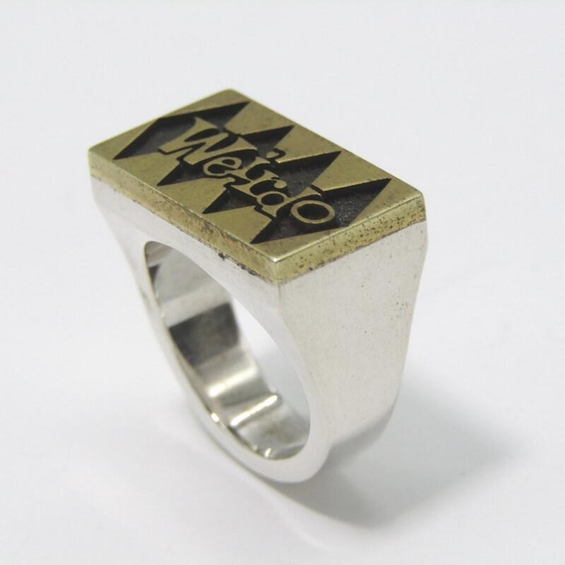 未使用 WEIRDO ウィアード リング WJ001 SIG-RING シグリング シグネット ロゴ SV925/BRASS シルバー925 ブラス 日本製 11号 28005864 未使用 WEIRDO ウィアード リング WJ001 SIG-RING シグリング シグネット ロゴ SV925/BRASS シルバー925 ブラス 日本製 11号 28005864