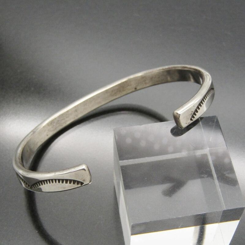 TAHEバングルスタンプワークタヘナバホビンテージインディアン TAHEバングルスタンプワークタヘナバホビンテージインディアン