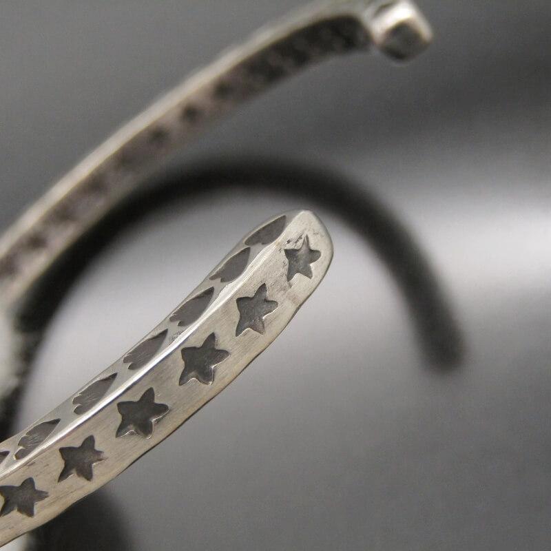 美品 Sunshine Reeves ナバホ族 バングル スタンプワーク 4mm サンシャインリーブス スター ハート 4面スクエア ブレスレット  28013294 |  | 08