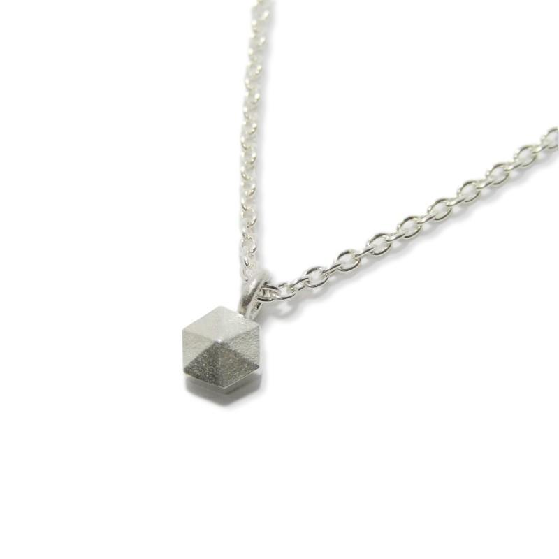 GARNI 未使用 ガルニ ネックレス Honeycomb Studs Pendant - S GARNI 未使用 ガルニ ネックレス Honeycomb Studs Pendant - S