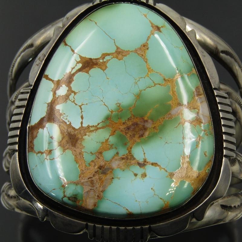 ナバホ族 ホワイトターコイズ ヴィンテージバングル Navajo ナバホ族 バングル ワイド スワスティカ ターコイズ