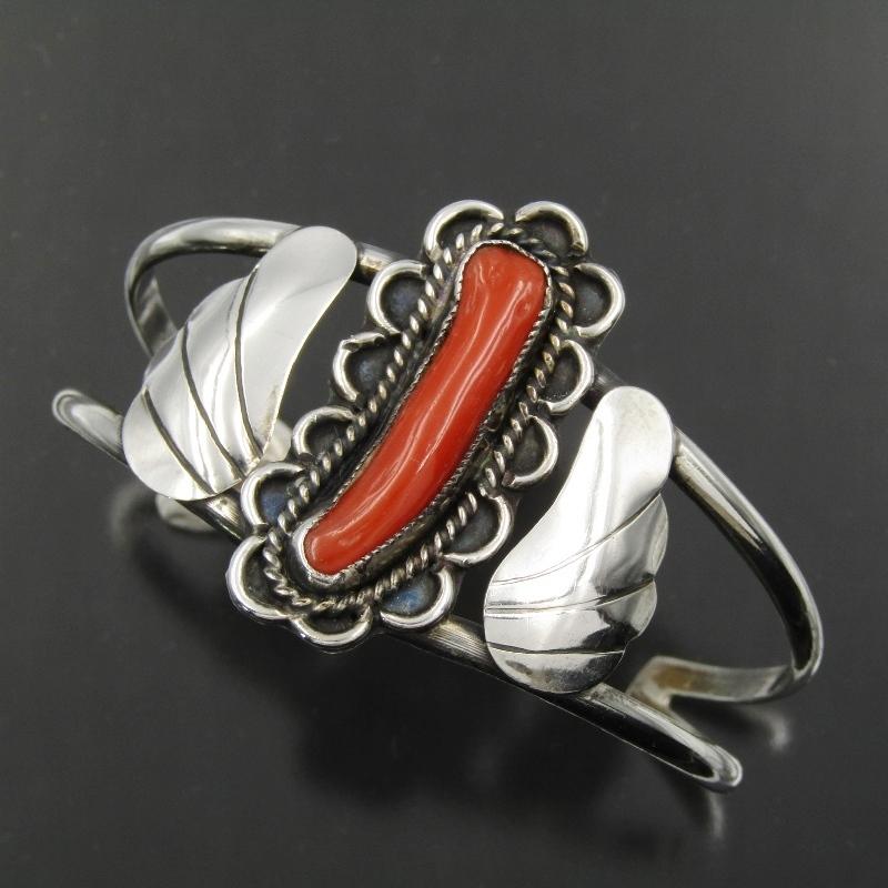 ネイティブアメリカンナバホ族コーラル赤珊瑚バングル