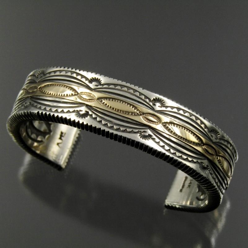良品 Navajo ナバホ族 バングル ヘビーゲージ 14K ゴールド 良品 Navajo ナバホ族 バングル ヘビーゲージ 14K ゴールド