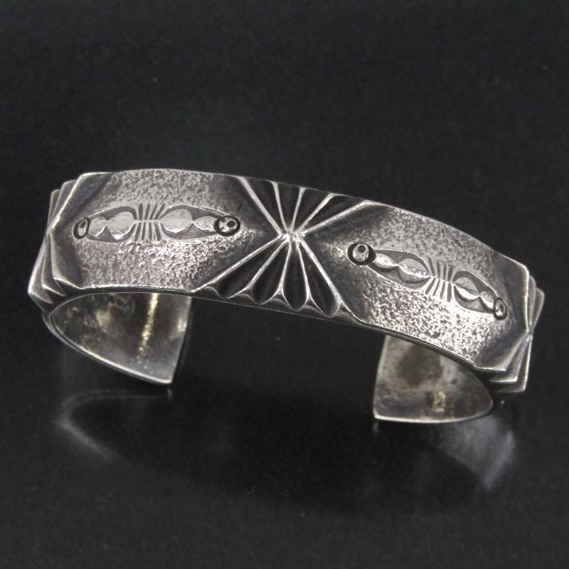 良品 Aaron Anderson ナバホ族 バングル トゥファキャスト 良品 Aaron Anderson ナバホ族 バングル トゥファキャスト