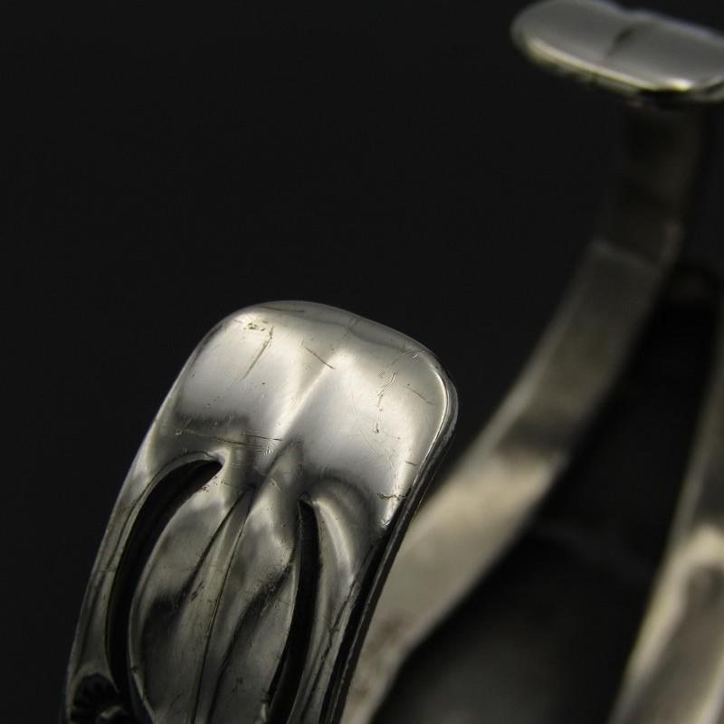 美品 デルバードゴードン　バングル　ナバホ族 Delbert Gordon ナバホ族 バングル クラスター スパイニー