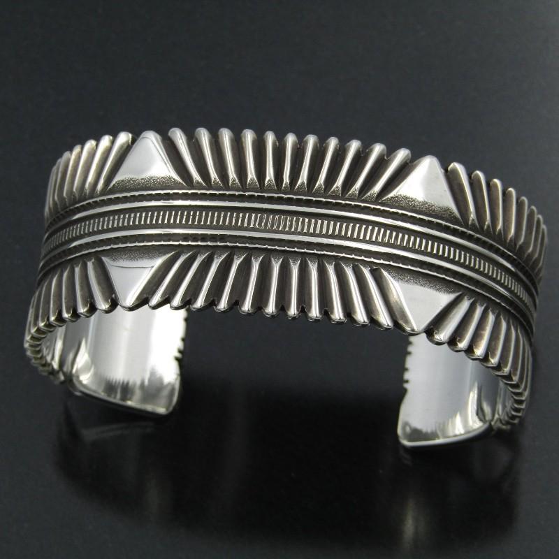 美品 Ron Bedonie ナバホ族 バングル サンバースト ロンベドニー 美品 Ron Bedonie ナバホ族 バングル サンバースト ロンベドニー